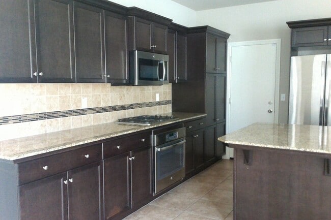 Building Photo - Beautiful 3 Bedroom 2.75 Bath Home in Harlan Ranch!