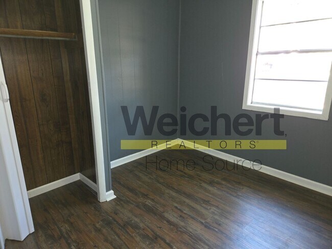 Building Photo - Freshly Updated 3-Bedroom on a Quiet Street