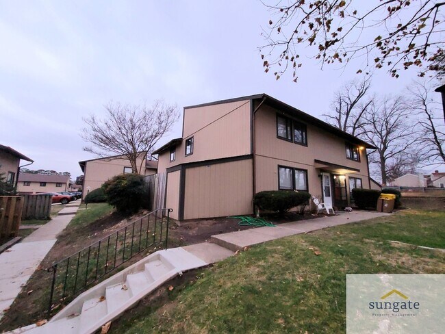 Building Photo - 488 West Ct