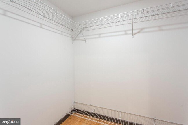 Building Photo - 2553 Montrose St