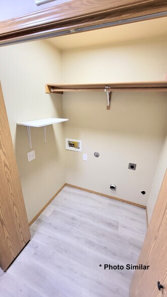 Laundry w/ washer & dryer hookups - 205 S Dewey Ave
