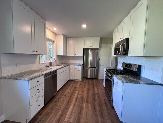 Building Photo - Recently Renovated Home within Walking Dis...