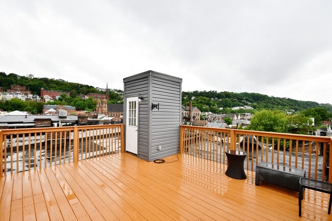 Building Photo - 121 S 16th St