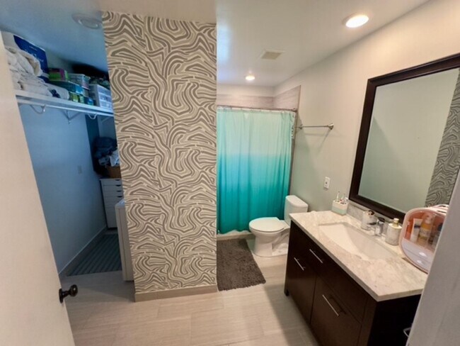 Building Photo - Single Family beauty in Greenville Sound