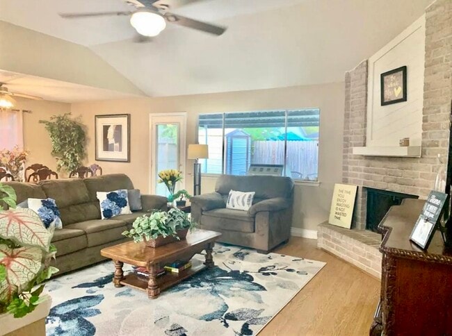 Building Photo - 2406 Strait Ln