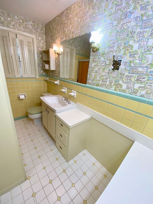 Building Photo - ** Charming 3/2.5 in the Broadmoor/South H...