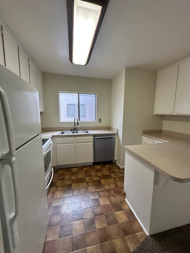 Building Photo - 512 Sandalwood Pl
