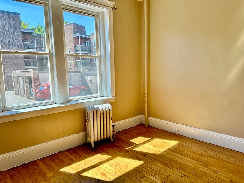 Building Photo - 74 Egmont St