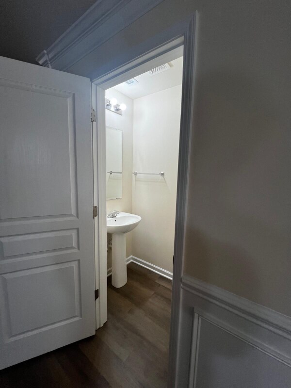 Building Photo - 8526 Quarton Dr