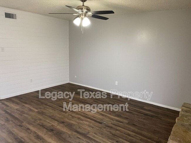 Building Photo - 1503 Nolan River Rd