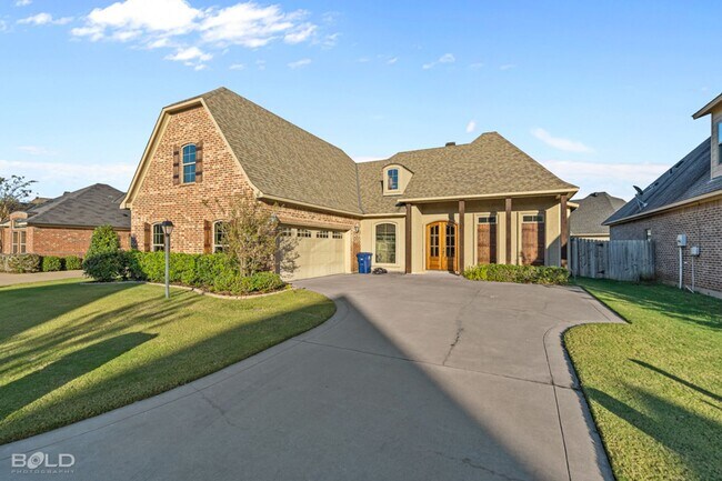 Building Photo - Beautiful 3 Bed 2 Bath Home Right Off of S...