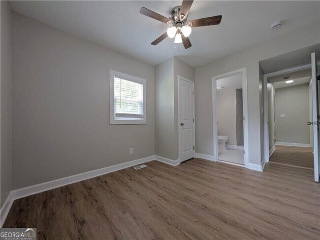 Building Photo - 1377 Pine Ave