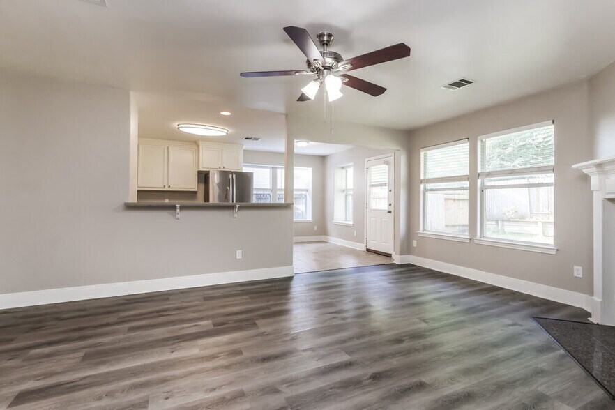 Building Photo - 18469 Sunrise Oaks Ct