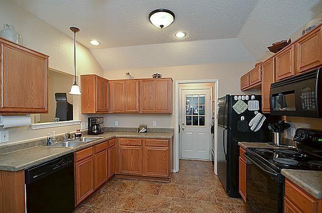 Building Photo - 3112 Fairfield Dr