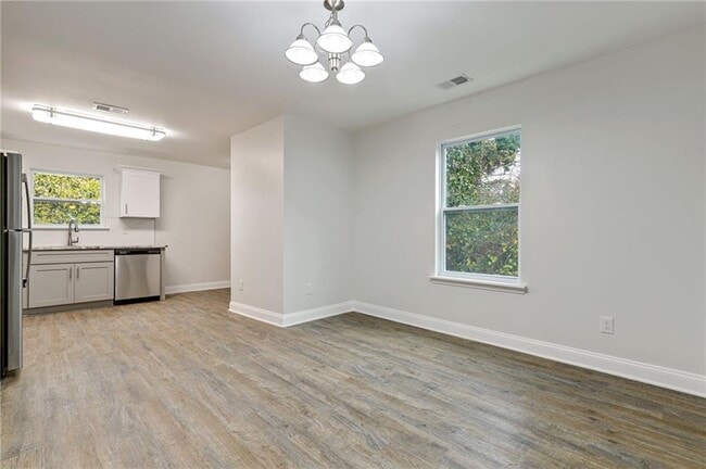 Building Photo - 104 Klassing St SW