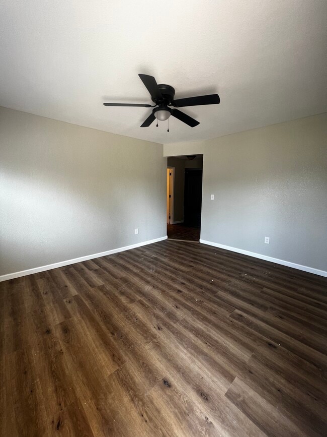 Building Photo - 1344 Husband Rd