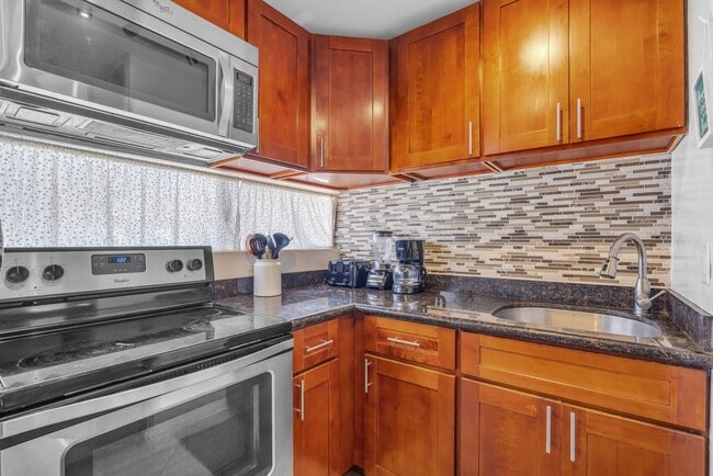 Building Photo - West Maui 2BD Condo Across from Beach Park | Furnished | Ground Floor