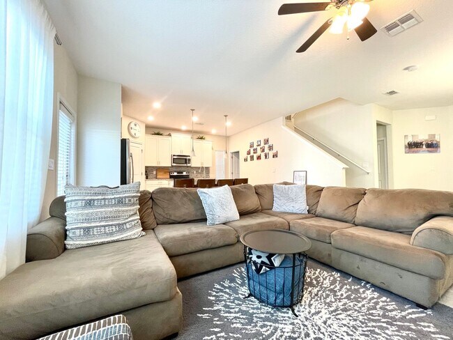 Building Photo - Available Move In 06/01! - Beautiful 3 Bed...