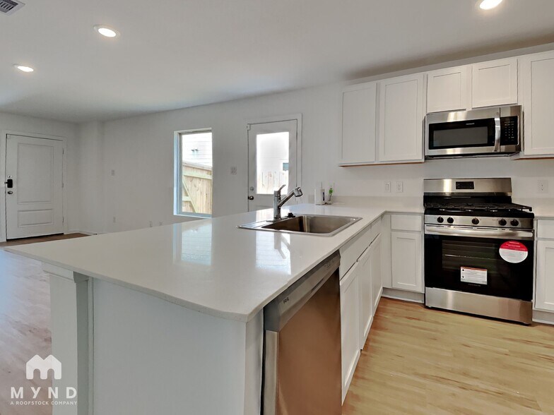 Building Photo - 18515 Cepagatti Dr