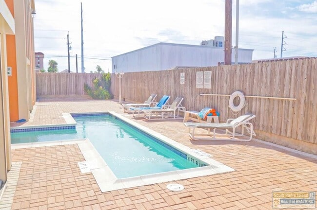 Building Photo - 102 E Capricorn Dr