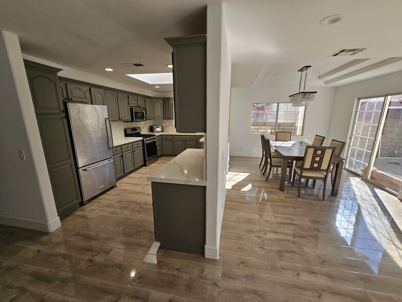 Building Photo - 6527 Gaviota Ave