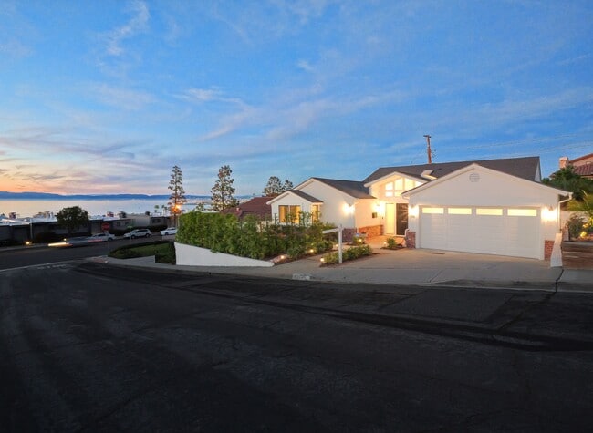 Building Photo - 108 Vía Mesa Grande