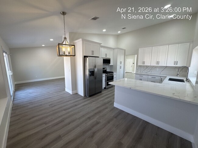 Building Photo - Remodeled Single Story, 4 Bedroom Home in Desert Shores