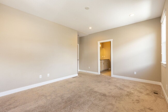 Building Photo - 6bd/4.5 bath home in Southwest Longmont!