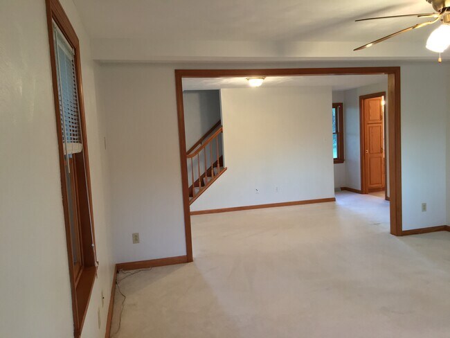 1st floor - living room - 2032 Paintertown Rd