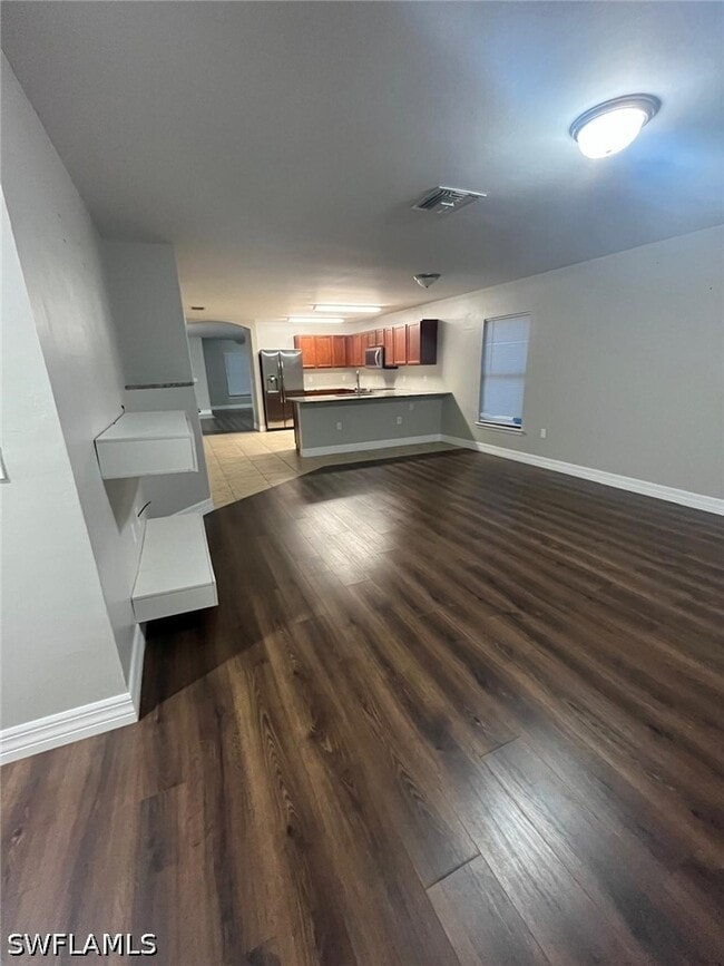 Building Photo - 742 Center Lake St