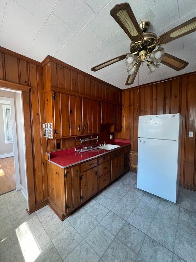 Building Photo - 1324 Perkiomen Ave