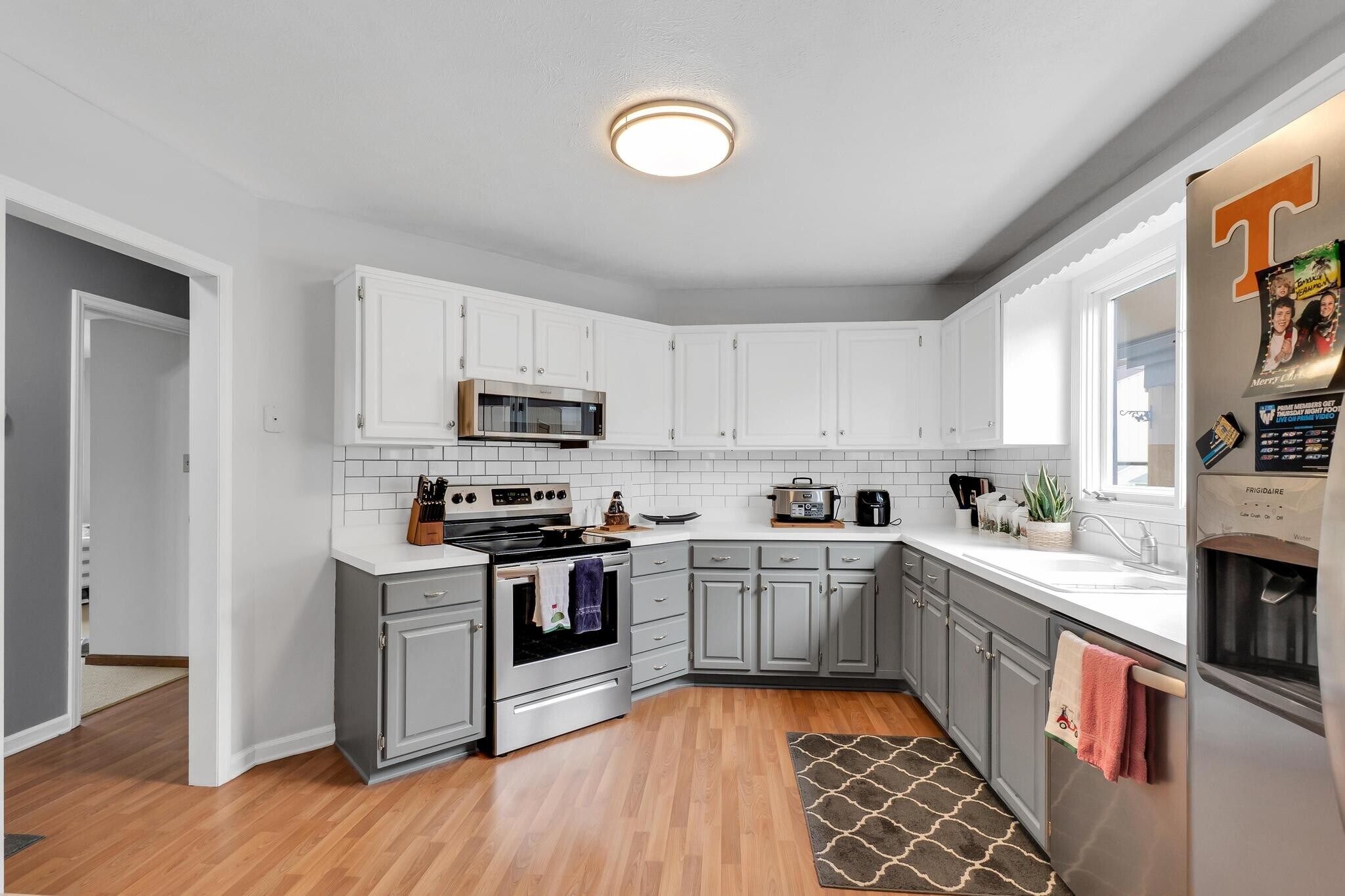 Building Photo - 1060 Pebble Dr