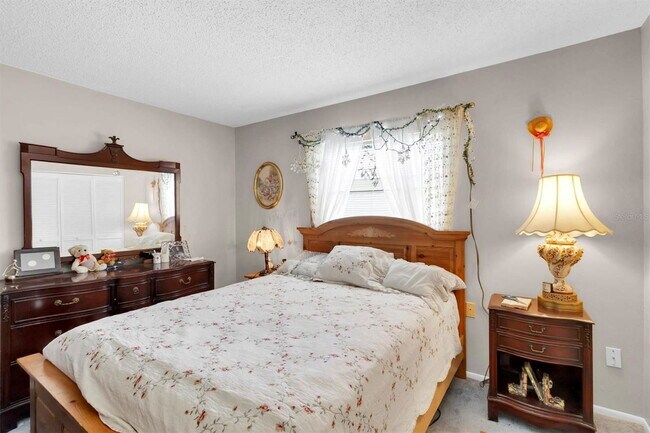 Building Photo - 10531 Meadow Hill Dr