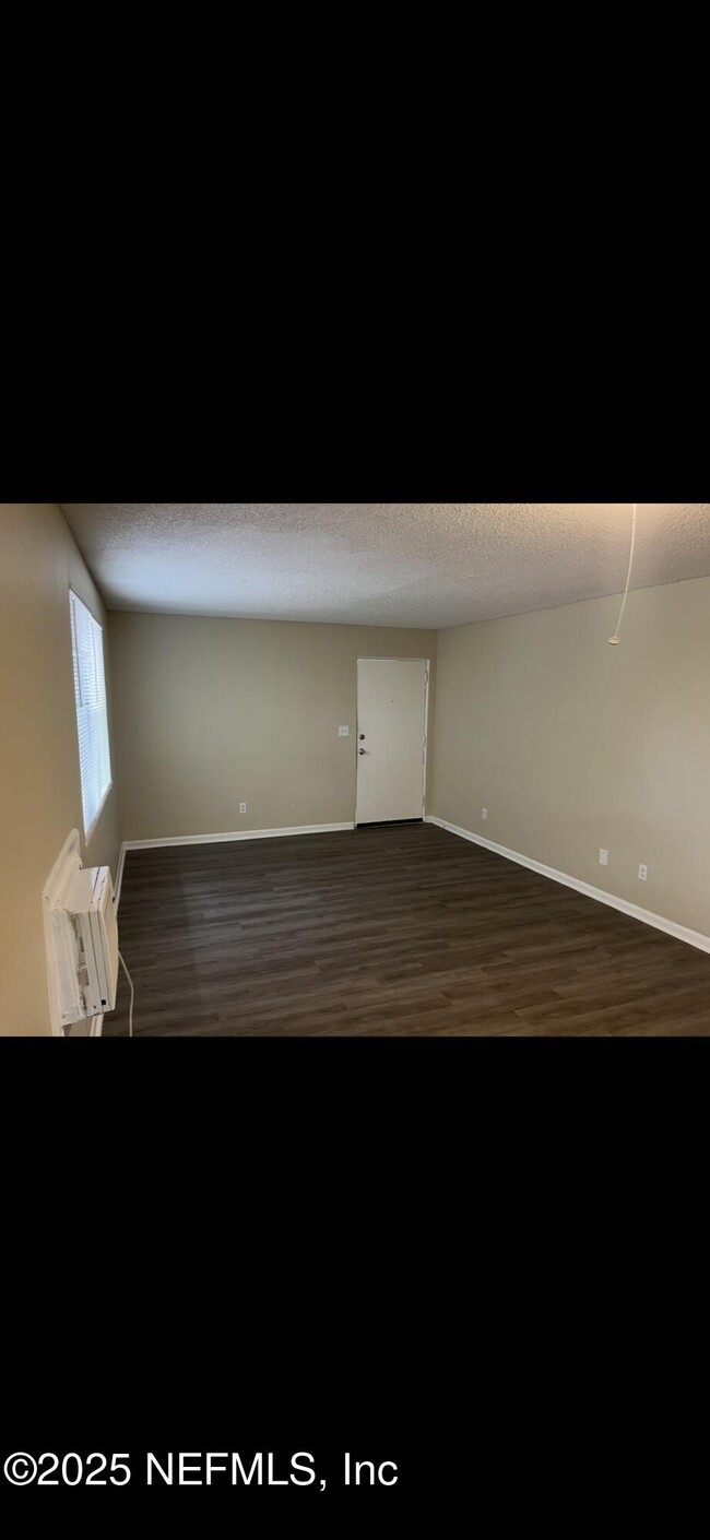 Building Photo - 1110 Caliente Dr
