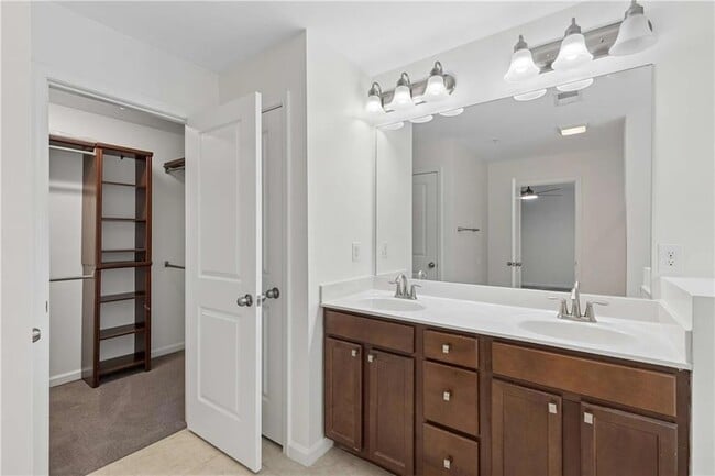 Building Photo - 3377 Vintage Cir SE