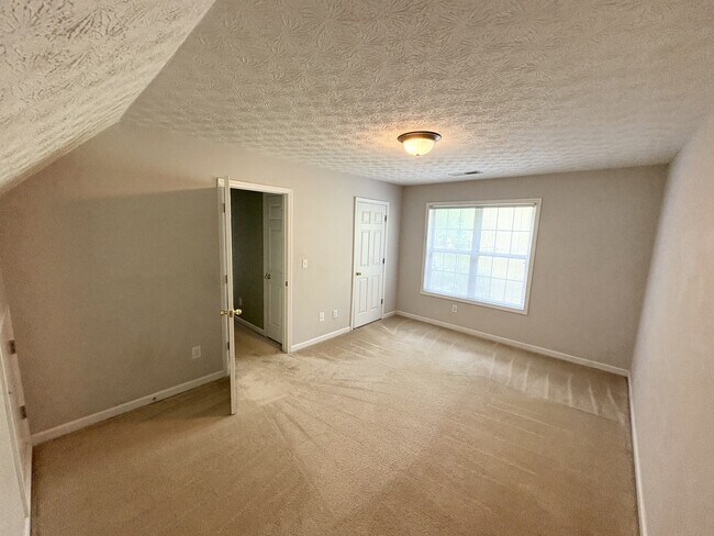 Building Photo - 704 Rising Way