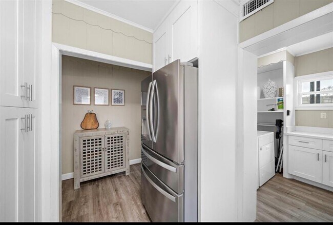 Building Photo - 1629 Castle Ct