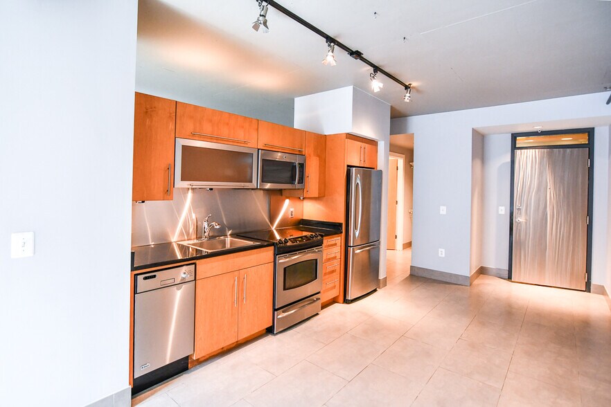 Building Photo - 1133 14th St NW