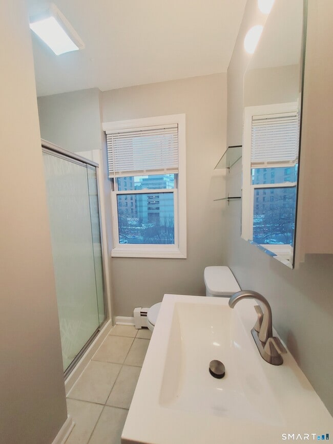 Building Photo - 211 Main St