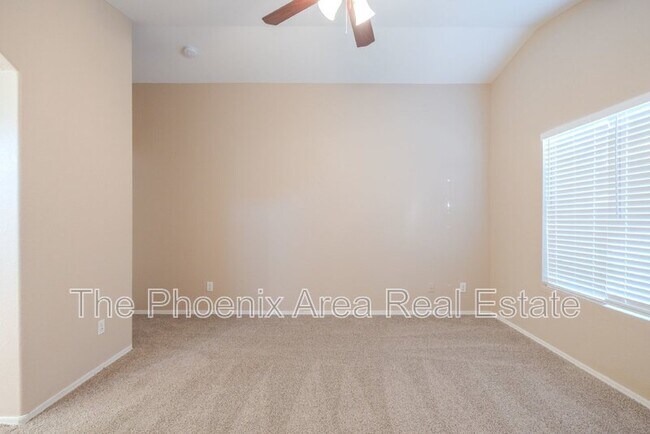 Building Photo - 3095 E Merrill Ave