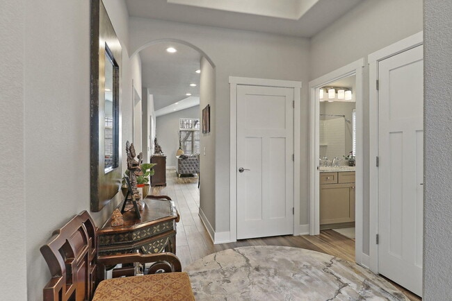 Building Photo - 4706 S Cottage Ln