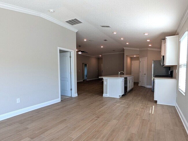 Building Photo - 768 Narvarez Ave