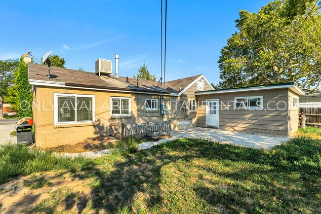 Building Photo - 363 S 800 E