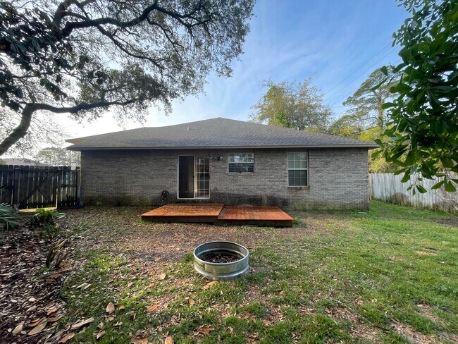 Building Photo - 858 Van Dyke Dr