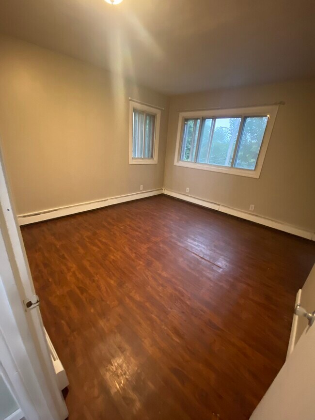 Building Photo - 455 Frankfort St