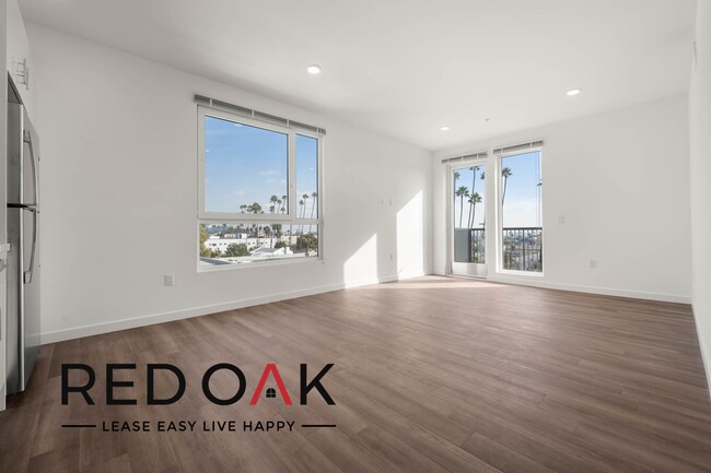 Building Photo - Luxurious Two Bedroom Penthouse with High ...