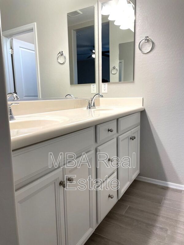 Building Photo - 14870 W Encanto Blvd