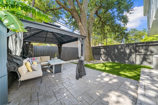 Building Photo - 620 E 26th St