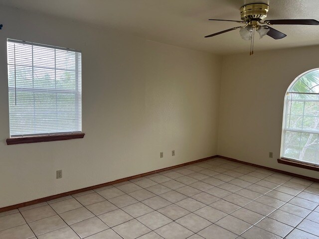 Building Photo - 1000 Wild Rose Ln