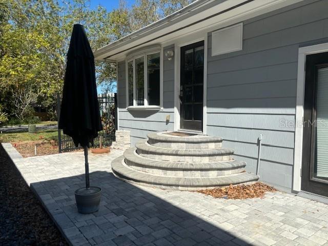 Building Photo - 559 Chicago Ave